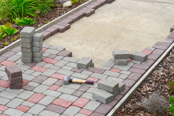 Best Driveway Paving Contractor  in Collinsvle, IL